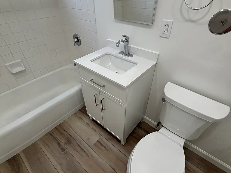 Crestwood Apartments — Photo 24