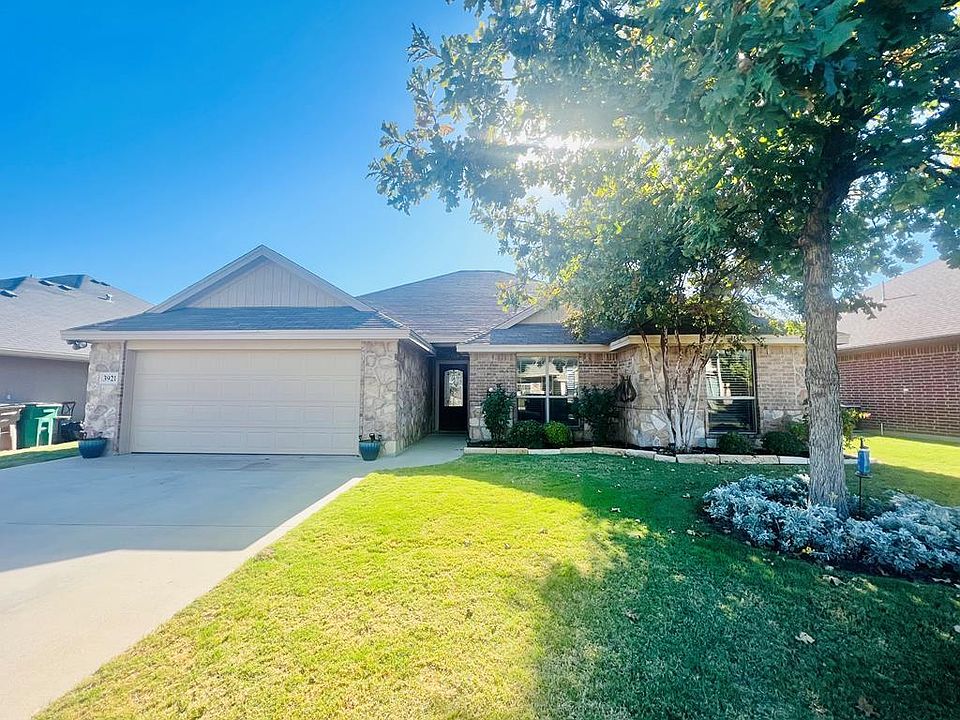 1st image of 3921 Caroline Ln