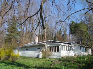 101 Magnolia Ln, Temple, PA 19560