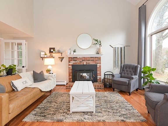 2nd image of 12 Woodside Dr