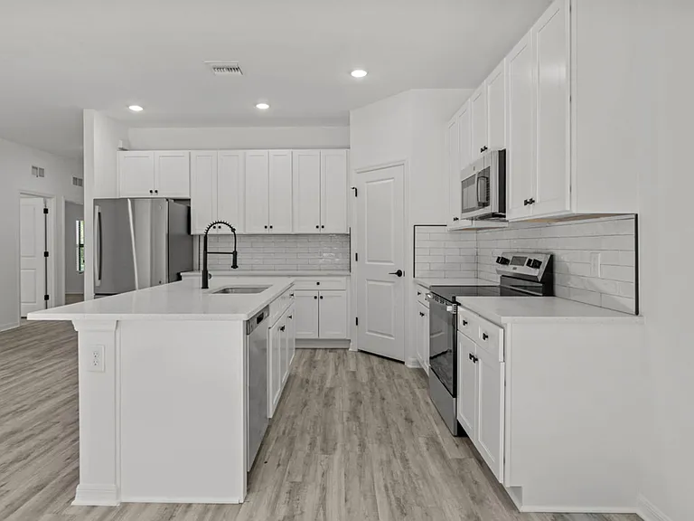 548 Knapp St — Photo 54
