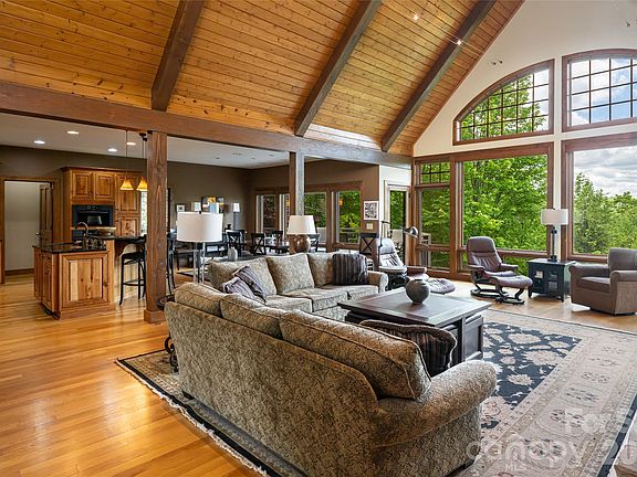3rd image of 211 Boulder Ridge Dr