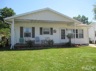 1518 N 16th St, Pekin, IL 61554