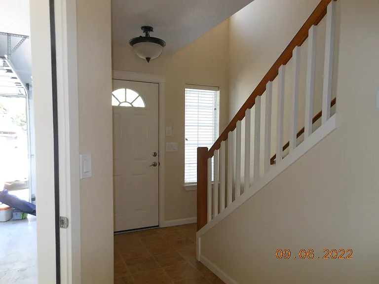 400 Walnut Way — Photo 4