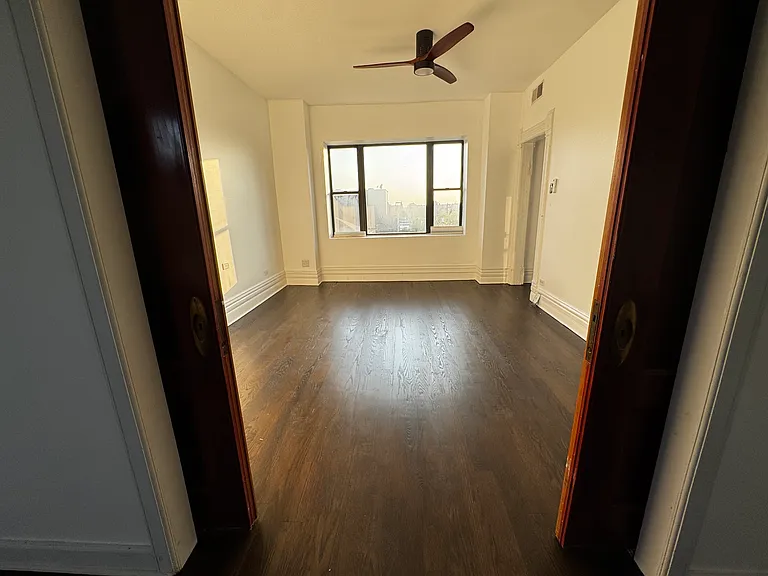 607 N Noble St #4 — Photo 2