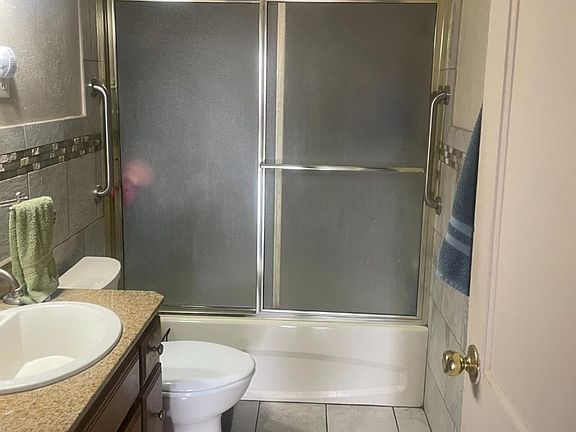 5th image of 615 Honeysuckle St