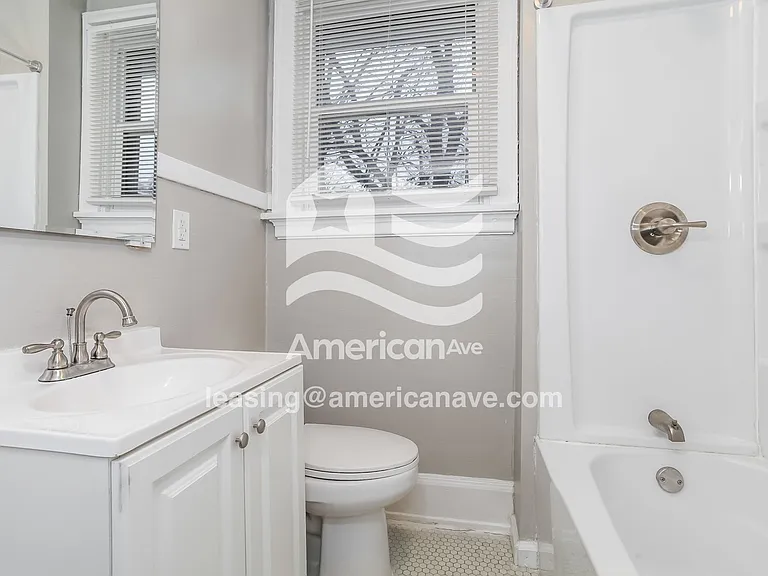 500000_013_wm_-_bathroom_13440936.jpg