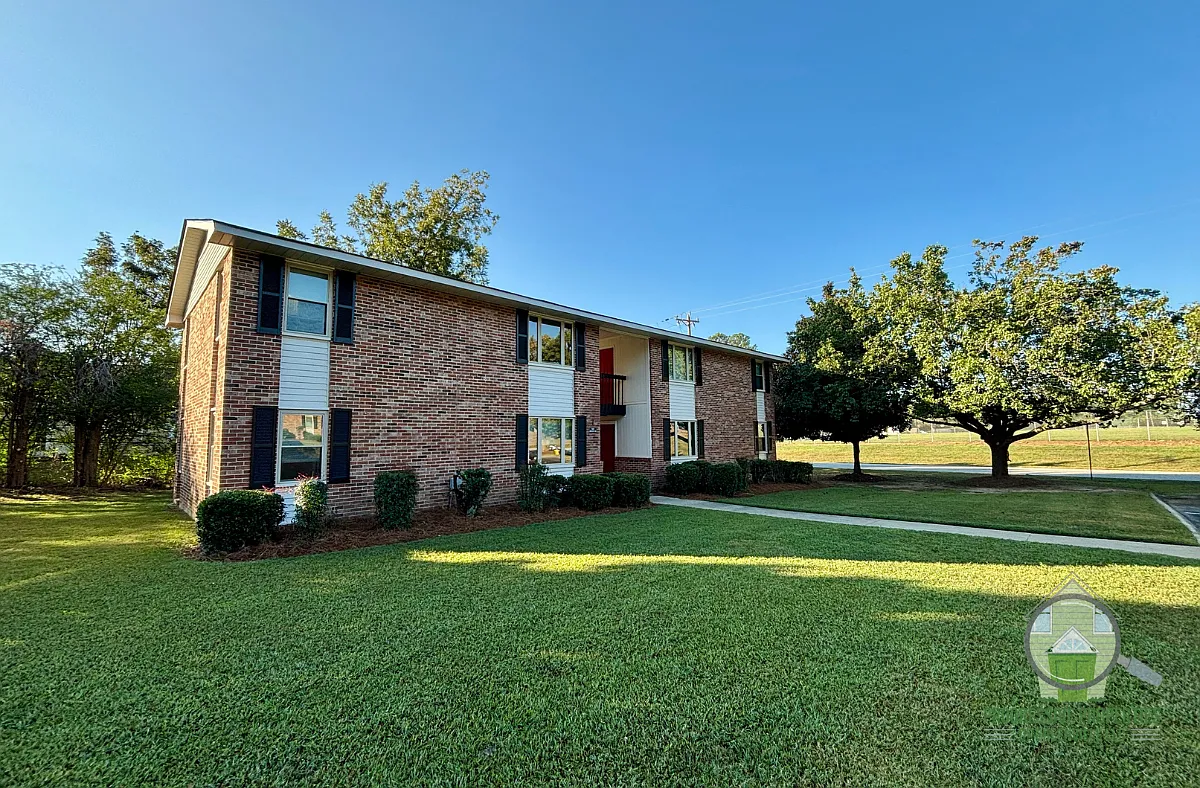 Maple Court Apartments — Photo 3