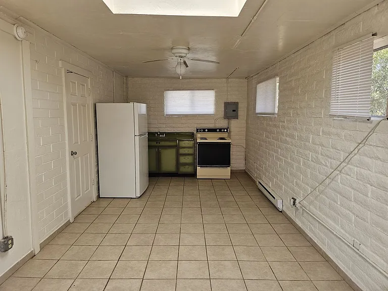 3441 N Mountain Ave #GUEST HOUSE — Photo 4