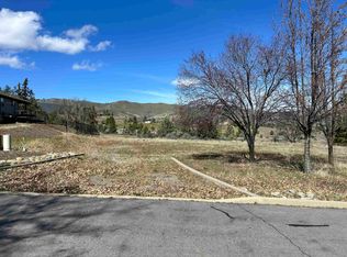 808 Maryhill Cir, Yreka, CA 96097