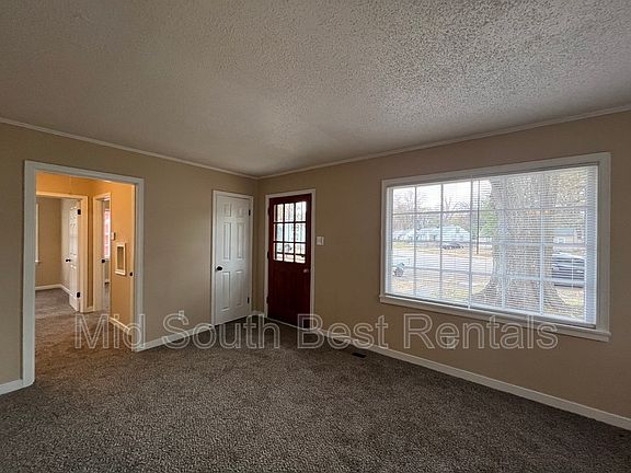 3rd image of 3429 Parker Ave