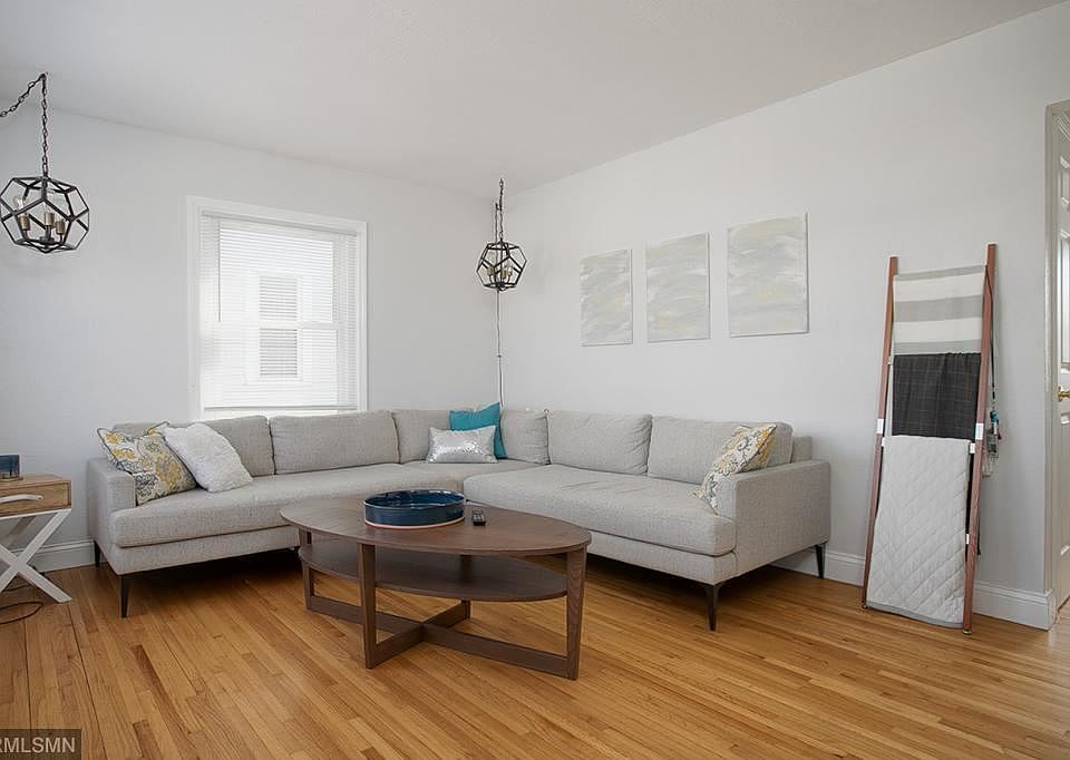 1st image of 956 Thomas Ave