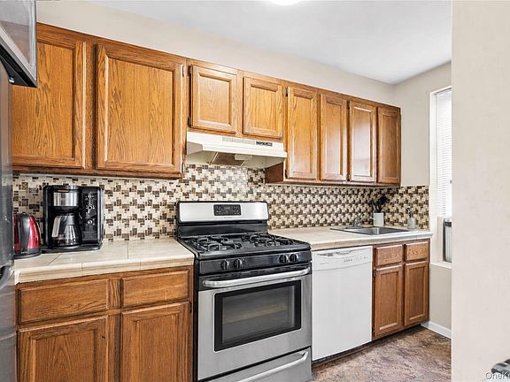 2nd image of 10507 APT 6B, For 66th Road #6b