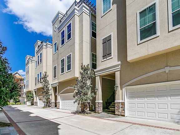 4th image of 1213 W 15th 1/2 St Unit B