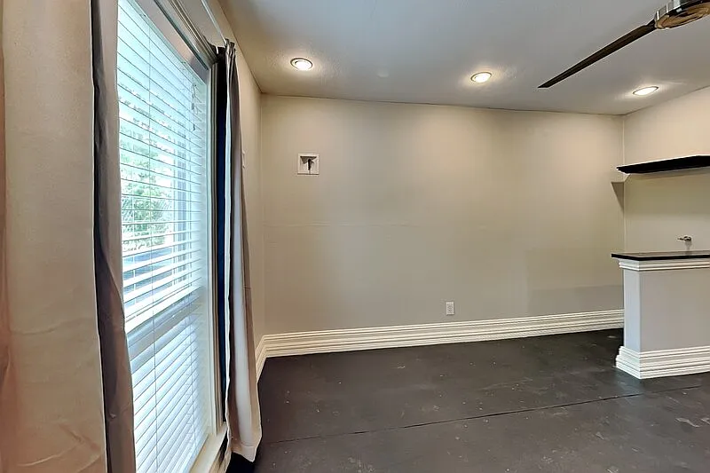 3 bed, 2.0 bath, 1670 sqft, $2,299 — Photo 4
