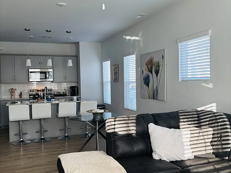 Sloan Dr — Photo 9