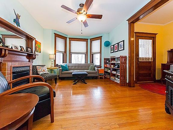3rd image of 1728 W Touhy Ave