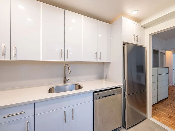 4th image of 45 Sutton Pl Unit 15G