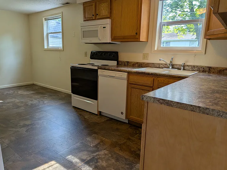 206 1/2 La Choy Dr — Photo 2