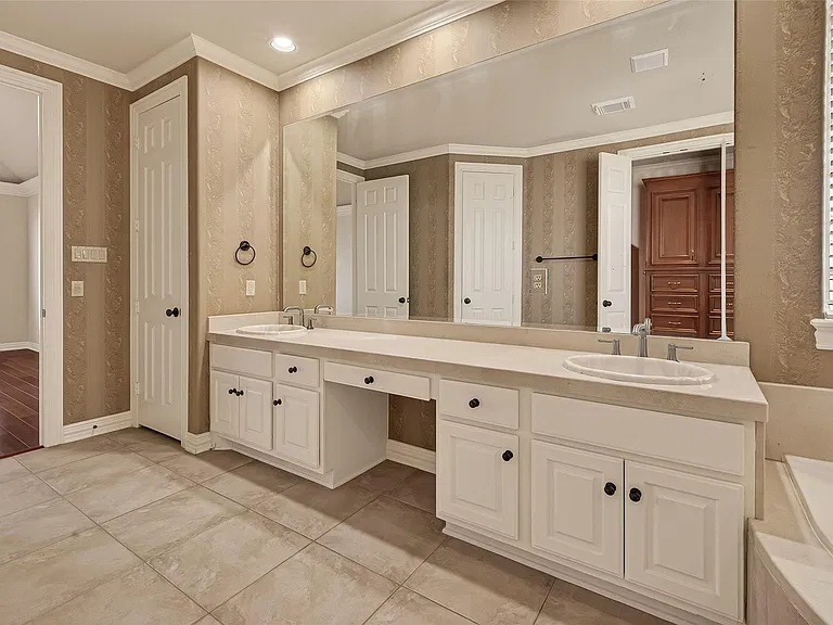 2210 Bywater Dr — Photo 18