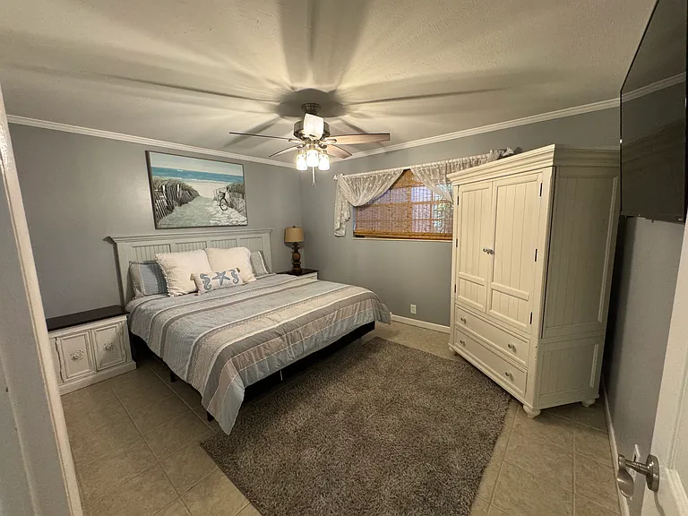 22 Comares Ave #2B — Photo 10