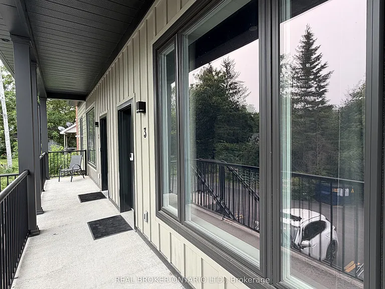 8 Clothier St W #3 — Photo 3