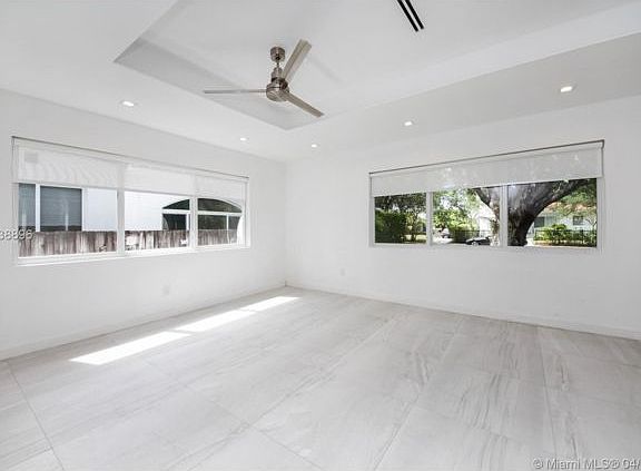3rd image of 550 W 49th St