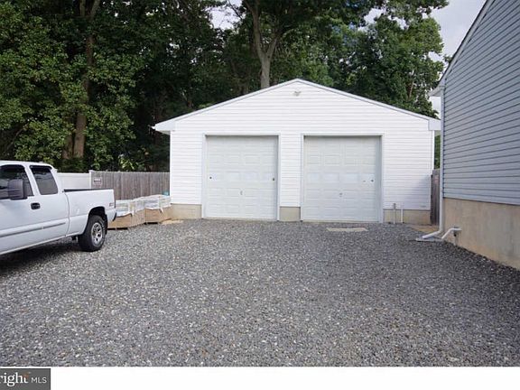 4th image of 612 Tacoma Blvd