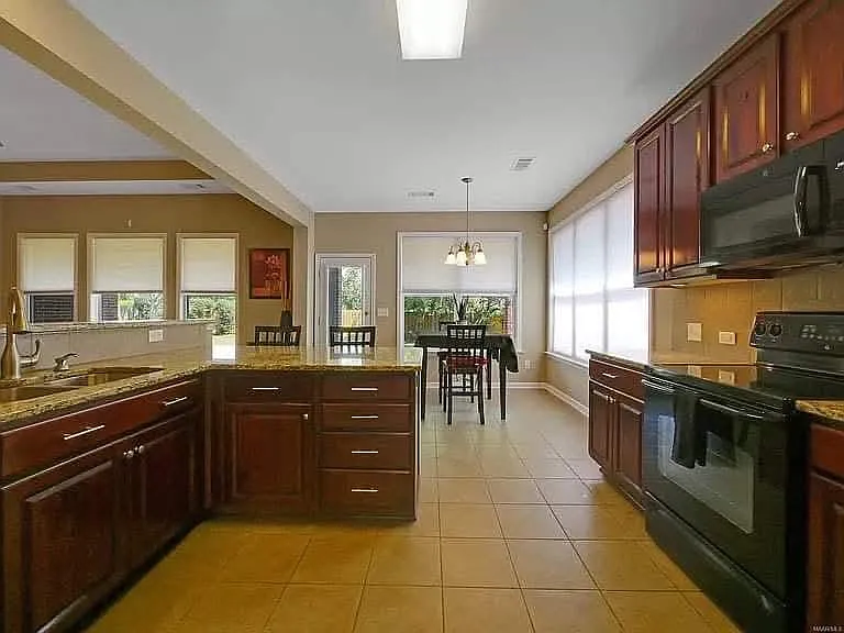 9609 Helmsley Cir — Photo 13