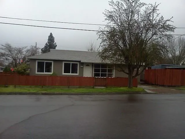 903 Winchester St photo 1