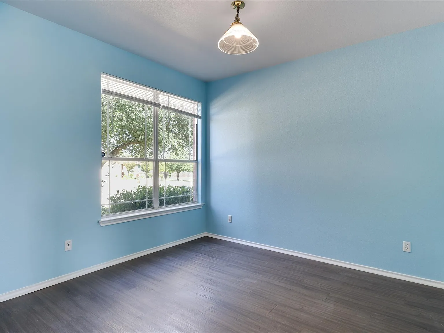 4 bed, 2.5 bath, 2277 sqft, $1,895 — Photo 4