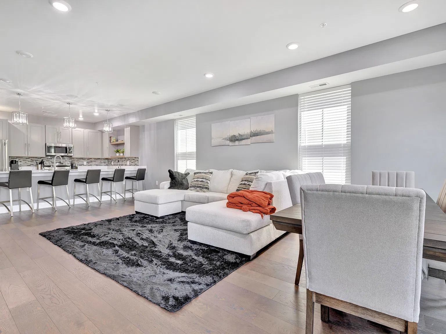 3 bed, 3.5 bath, 2200 sqft, $3,995 — Photo 2