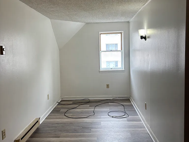 426 Center St #11 — Photo 10