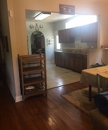 4th image of 938 W Kings Hwy