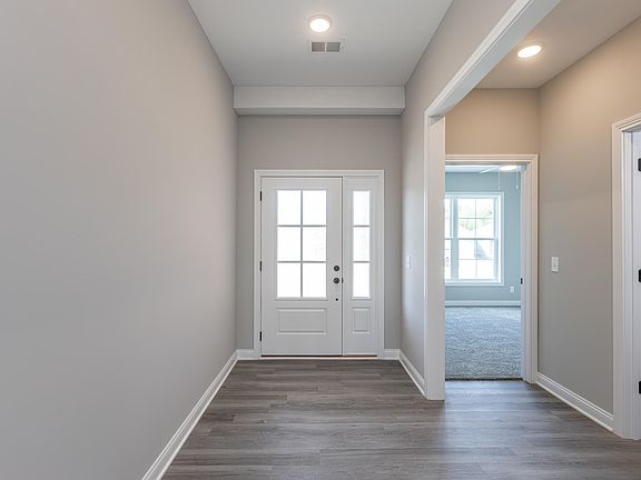 4th image of 1056 Mission Dr