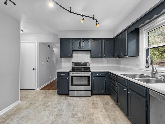 3rd image of 1315 Terrace Park Dr