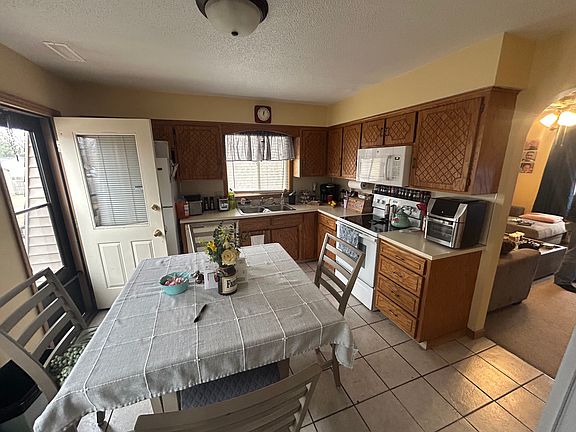 5th image of 613 N 40th St