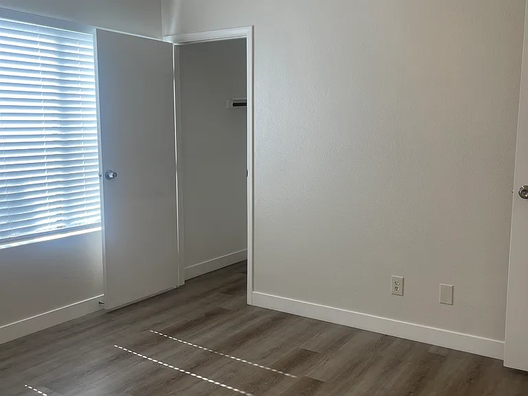 2432 E Tracy Ln #1 — Photo 16