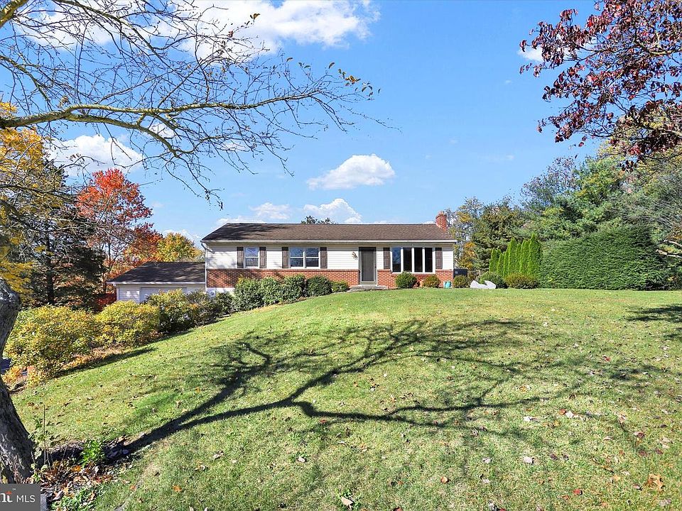 1st image of 589 Center Dr