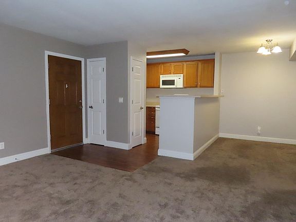 5th image of 2909 Huntington Boulevard #237