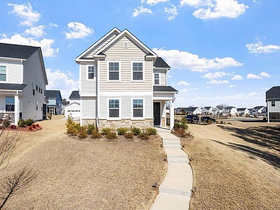 3rd image of 137 Moraine Ct