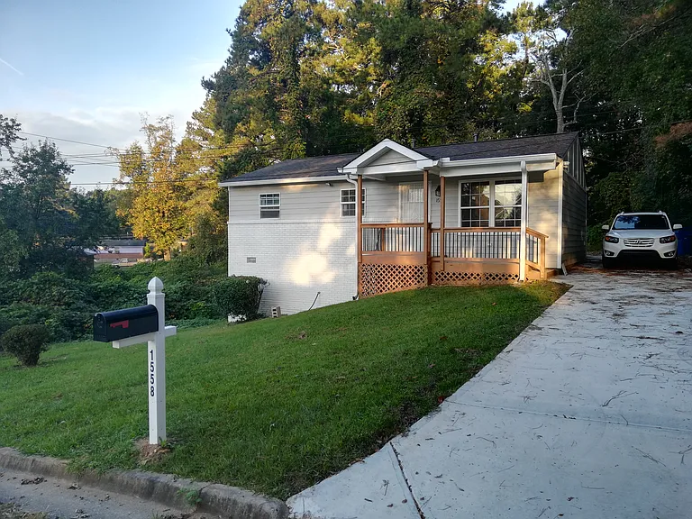 1558 Deauville Ct NW — Photo 2