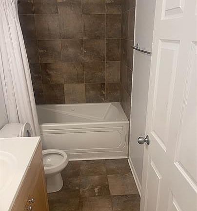 2nd image of 6608 S Maryland Ave APT 3N