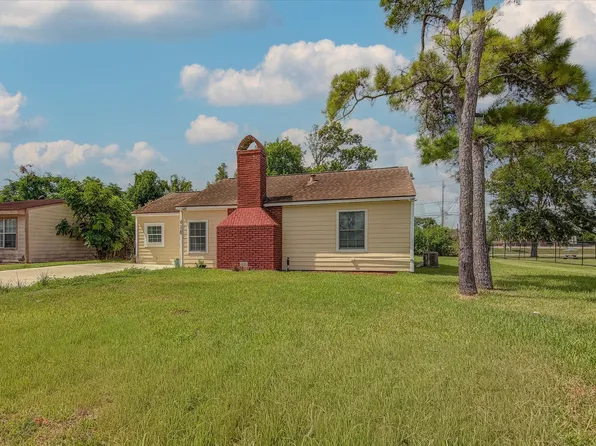 418 Azalea St, Lake Jackson, TX 77566