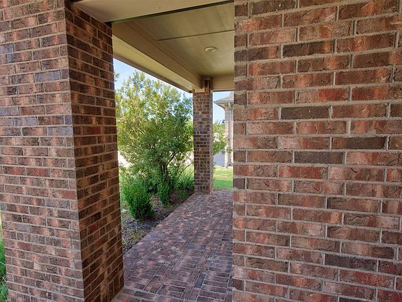 4th image of 1203 Larkspur Ln