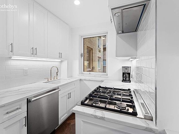 3rd image of 880 5th Ave APT 5L