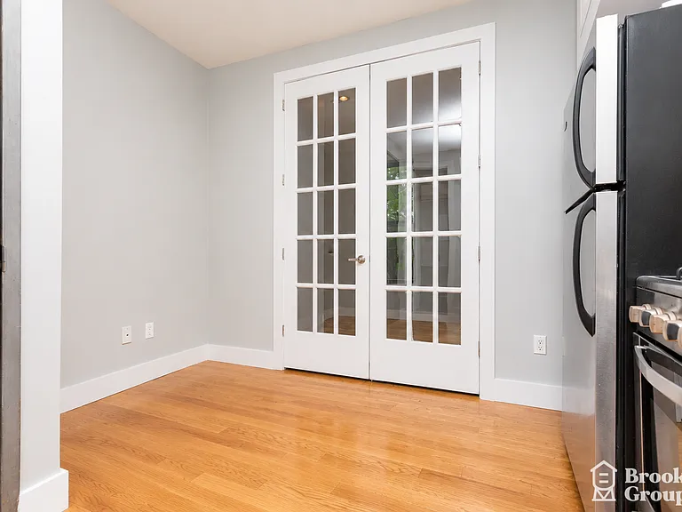 1493 Gates Ave #2D — Photo 7