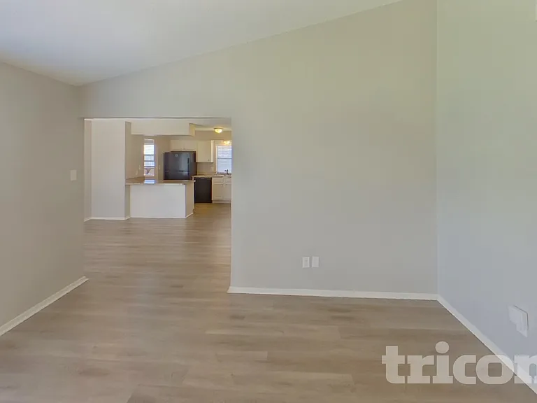300 Ripplewood Dr — Photo 2