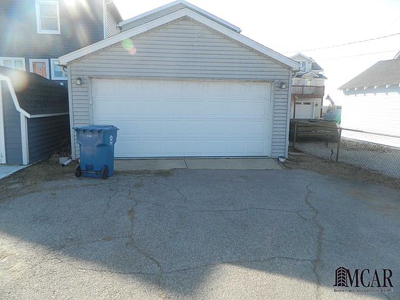 2nd image of 6984 Lakeshore Dr