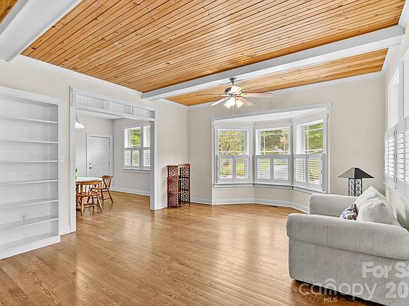 3rd image of 11 Myra Pl #103